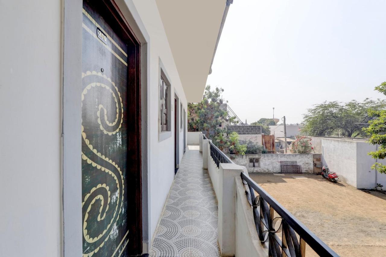 Spot On 71130 Hotel Shiv Krupa Anjār Exterior photo
