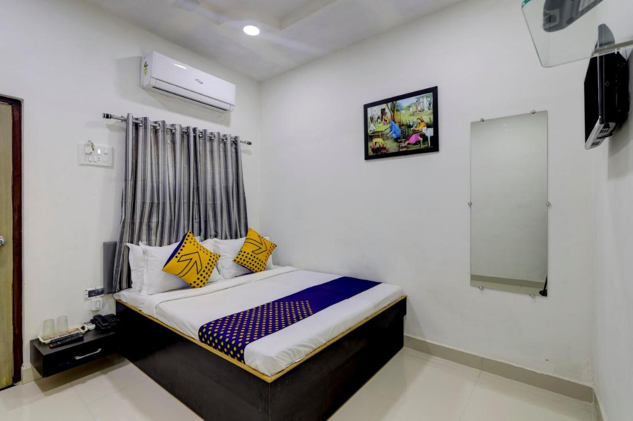 Spot On 71130 Hotel Shiv Krupa Anjār Exterior photo
