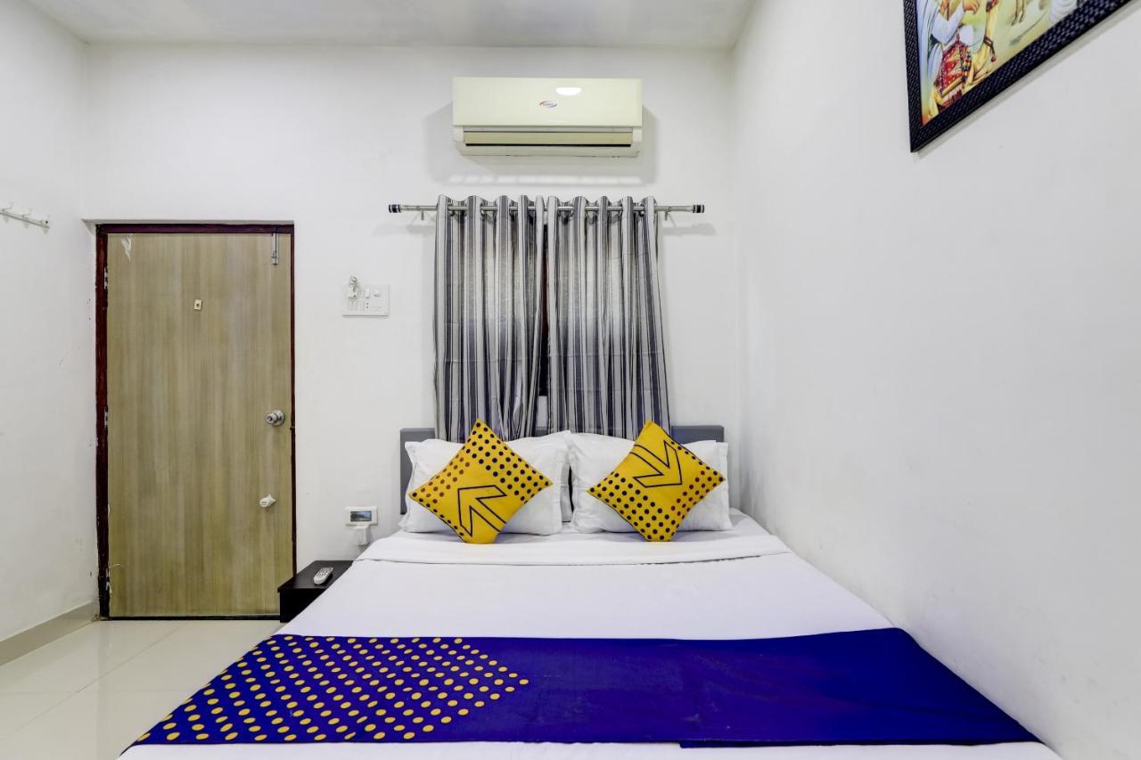 Spot On 71130 Hotel Shiv Krupa Anjār Exterior photo