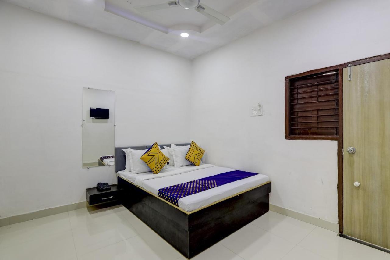 Spot On 71130 Hotel Shiv Krupa Anjār Exterior photo