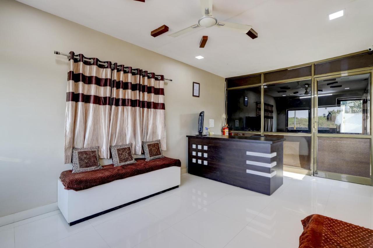 Spot On 71130 Hotel Shiv Krupa Anjār Exterior photo